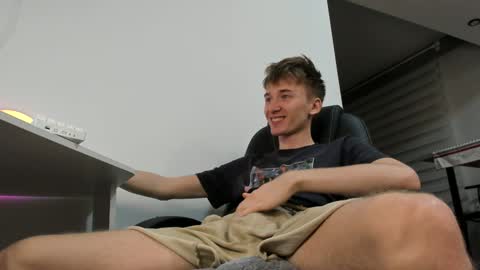 Snapshot of vibemygirl chatting on 12/17/24, 04:43 vibemygirl online show from 12/17/24, 04:43