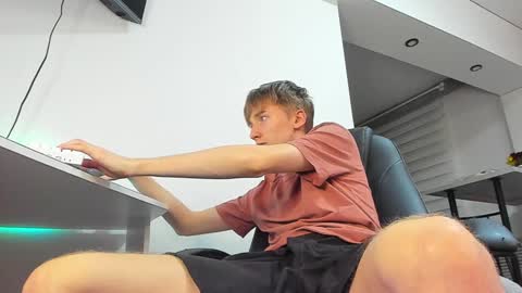 Snapshot of vibemygirl chatting on 02/08/25, 03:10 vibemygirl online show from 02/08/25, 03:10