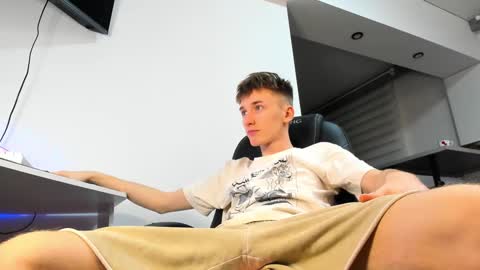 Snapshot of vibemygirl chatting on 02/25/25, 01:17 vibemygirl online show from 02/25/25, 01:17