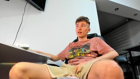 Snapshot of vibemygirl chatting on 02/26/25, 04:03 vibemygirl online show from 02/26/25, 04:03