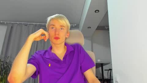 Snapshot of vibemygirl chatting on 11/10/25, 05:01 vibemygirl online show from 11/10/25, 05:01