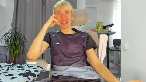 Snapshot of vibemygirl chatting on 11/22/25, 06:12 vibemygirl online show from 11/22/25, 06:12