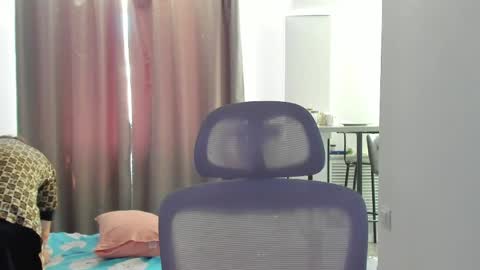 Snapshot of vibemygirl chatting on 04/29/26, 06:39 vibemygirl online show from 04/29/26, 06:39