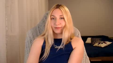 Snapshot of vibezgirl chatting on 12/19/25, 06:37 Amelia online show from 12/19/25, 06:37