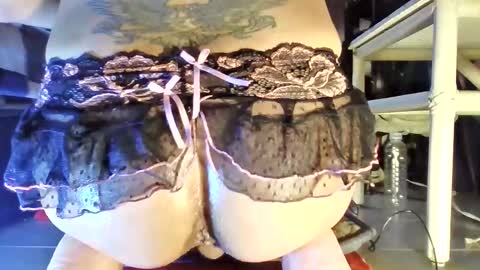 Snapshot of vibranda chatting on 03/11/26, 07:42 V I B R A N D A online show from 03/11/26, 07:42