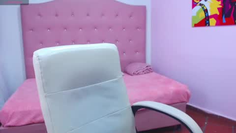 nahomy online show from 02/01/25, 06:51