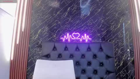 Snapshot of vichy_evans chatting on 10/25/25, 07:52 Vichy Everyday From 1400 to 2130 Col Time online show from 10/25/25, 07:52