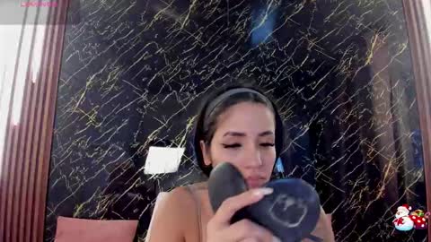 Snapshot of vichy_evans chatting on 01/15/26, 07:06 Vichy Everyday From 1400 to 2130 Col Time online show from 01/15/26, 07:06