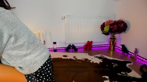 ViciousQueenu can call me Laura online show from 11/19/25, 07:52