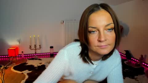 ViciousQueenu can call me Laura online show from 11/26/25, 09:21