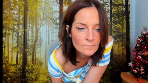 Snapshot of viciousqueen chatting on 12/19/25, 05:53 ViciousQueenu can call me Laura online show from 12/19/25, 05:53