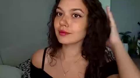 Snapshot of vicki_queen chatting on 07/08/26, 05:12 Lina online show from 07/08/26, 05:12