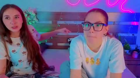 Snapshot of vickipratt chatting on 12/15/25, 12:42 Stacy Charlotte Lolaon keyboard online show from 12/15/25, 12:42