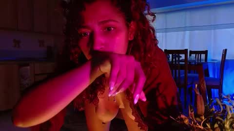 Vicky  online show from 01/03/25, 10:51