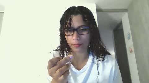 Snapshot of vicky_crazy chatting on 04/21/26, 01:42 Vicky online show from 04/21/26, 01:42