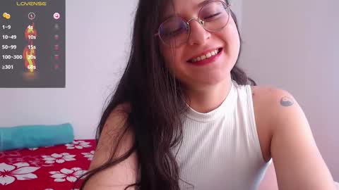 Snapshot of vicky_cristinax chatting on 11/10/25, 05:56 Vicky online show from 11/10/25, 05:56
