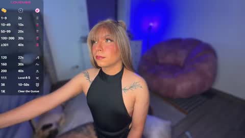 Snapshot of vicky_hot_x chatting on 07/12/26, 01:18 online show from 07/12/26, 01:18
