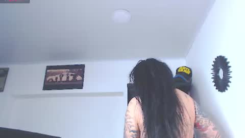 Snapshot of vicky_hotmilf chatting on 07/01/26, 11:12 Vicky online show from 07/01/26, 11:12