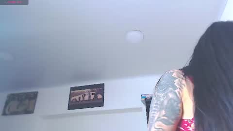 Snapshot of vicky_hotmilf chatting on 07/06/26, 03:03 Vicky online show from 07/06/26, 03:03