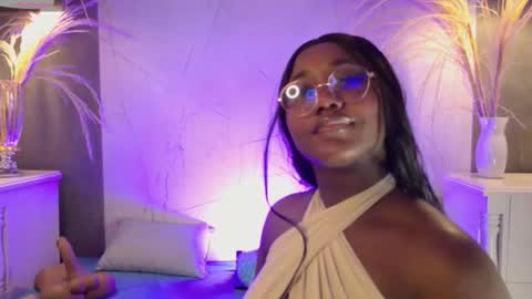 Vicky Walles online show from 10/24/25, 04:42