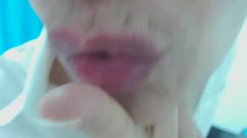 Snapshot of vickyjuice1 chatting on 04/17/26, 03:37 vickyjuice1 online show from 04/17/26, 03:37