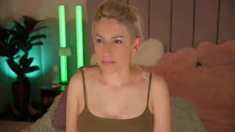 Snapshot of vickysecret96 chatting on 04/23/26, 03:14 vickysecret96 online show from 04/23/26, 03:14