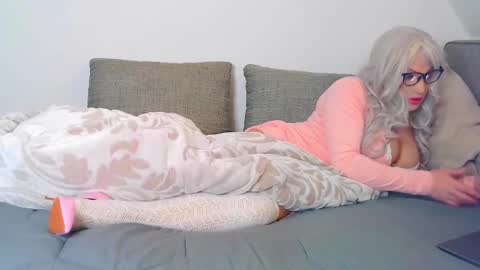 Vicky online show from 02/17/25, 01:21