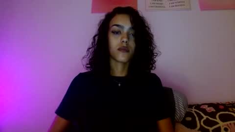 Snapshot of vickyyyx chatting on 11/02/25, 04:15 Goddess Victory online show from 11/02/25, 04:15