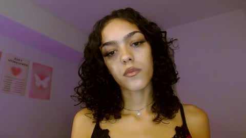 Snapshot of vickyyyx chatting on 11/05/25, 12:43 Goddess Victory online show from 11/05/25, 12:43