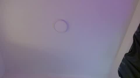 Snapshot of vickyyyx chatting on 11/18/25, 01:33 Goddess Victory online show from 11/18/25, 01:33