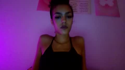 Snapshot of vickyyyx chatting on 11/23/25, 02:11 Goddess Victory online show from 11/23/25, 02:11