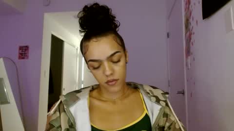 Snapshot of vickyyyx chatting on 11/24/25, 12:54 Goddess Victory online show from 11/24/25, 12:54