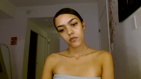 Snapshot of vickyyyx chatting on 11/25/25, 02:22 Goddess Victory online show from 11/25/25, 02:22