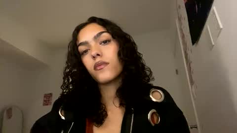 Snapshot of vickyyyx chatting on 12/14/25, 12:49 Goddess Victory online show from 12/14/25, 12:49