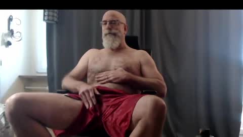 Snapshot of vicretro74 chatting on 12/03/24, 01:54 Vic online show from 12/03/24, 01:54