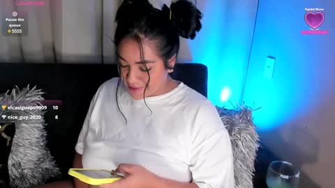 Snapshot of vicserna chatting on 03/12/25, 01:47 Victoria Serna  online show from 03/12/25, 01:47