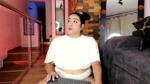 Snapshot of vicserna chatting on 10/07/25, 02:53 Victoria Serna  online show from 10/07/25, 02:53