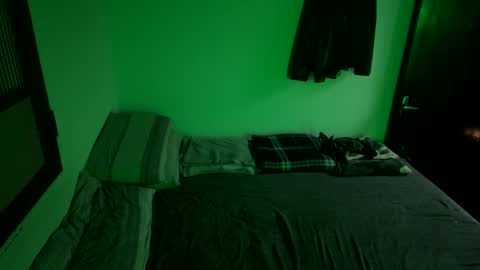 Snapshot of victola2026 chatting on 04/23/26, 02:02 Victor portugual online show from 04/23/26, 02:02