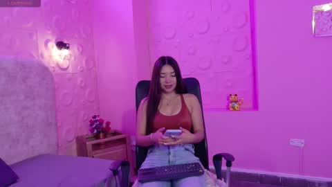 Snapshot of victoria017 chatting on 11/17/25, 03:12 Victoria online show from 11/17/25, 03:12