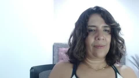 Snapshot of victoria25_meester chatting on 06/09/26, 08:09 Hi guys Im victoria Be the one who can control me in PVT online show from 06/09/26, 08:09