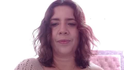 Snapshot of victoria25_meester chatting on 06/14/26, 02:08 Hi guys Im victoria Be the one who can control me in PVT online show from 06/14/26, 02:08
