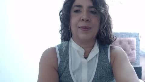 Snapshot of victoria25_meester chatting on 06/25/26, 02:21 Hi guys Im victoria Be the one who can control me in PVT online show from 06/25/26, 02:21