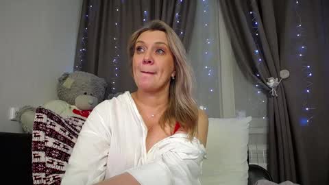 Snapshot of victoria50 chatting on 12/18/24, 08:14 victoria50 online show from 12/18/24, 08:14