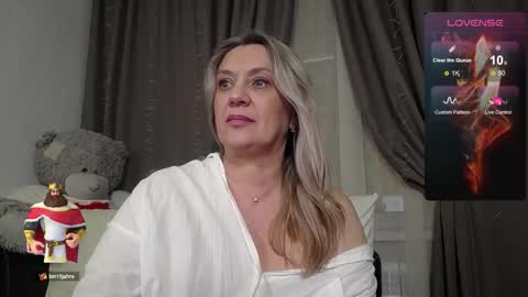 Snapshot of victoria50 chatting on 10/11/25, 05:39 victoria50 online show from 10/11/25, 05:39