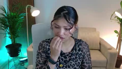 Snapshot of victoria___moon chatting on 01/06/26, 01:15 victoria online show from 01/06/26, 01:15