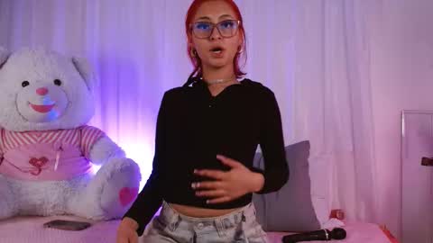 Snapshot of victoria__bear chatting on 01/17/26, 12:26 victoria online show from 01/17/26, 12:26