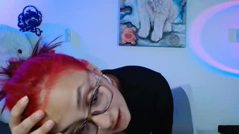 Snapshot of victoria__bear chatting on 02/16/26, 12:29 victoria online show from 02/16/26, 12:29