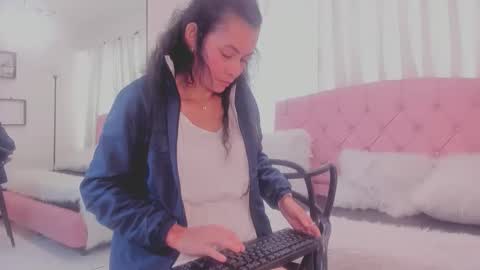 Snapshot of victoria__grey_ chatting on 03/15/26, 03:40 Victoria grey online show from 03/15/26, 03:40