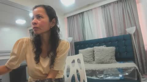 Snapshot of victoria__grey_ chatting on 04/28/26, 06:35 Victoria grey online show from 04/28/26, 06:35