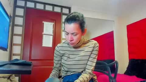 Snapshot of victoria__grey_ chatting on 05/21/26, 08:27 Victoria grey online show from 05/21/26, 08:27